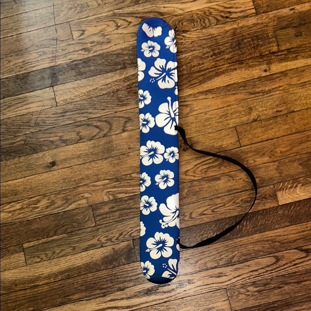 Floral Blue and White Beer Bag